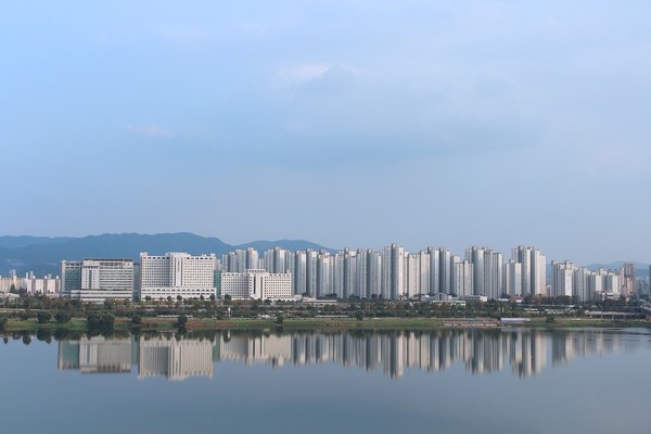 서울 한강변 아파트 전경//사진=Pixabay